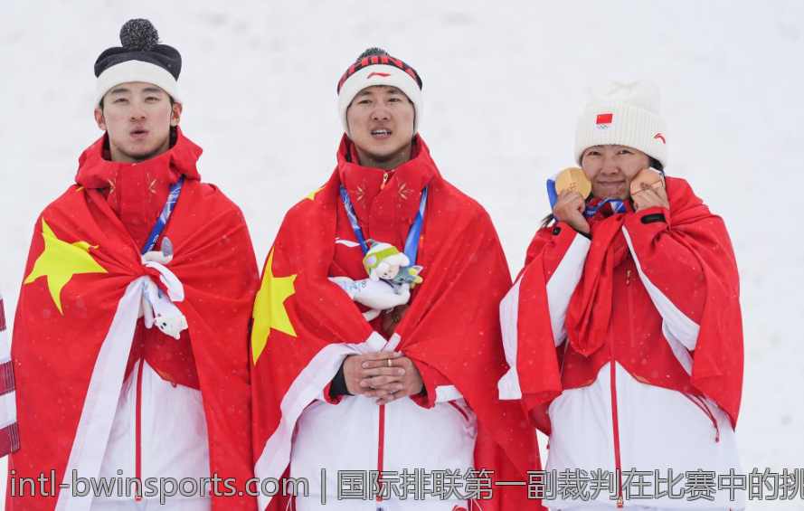 国际排联第一副裁判在比赛中的挑战规则详解